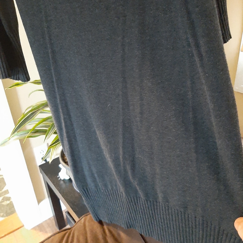 Dress - Picture 3 of 4